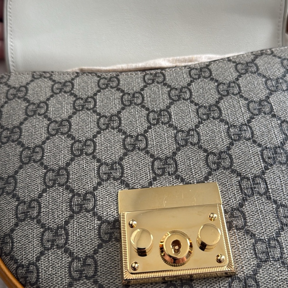 Gucci GG Supreme Padlock-644524-Authentic-EUC - Picture 9 of 16
